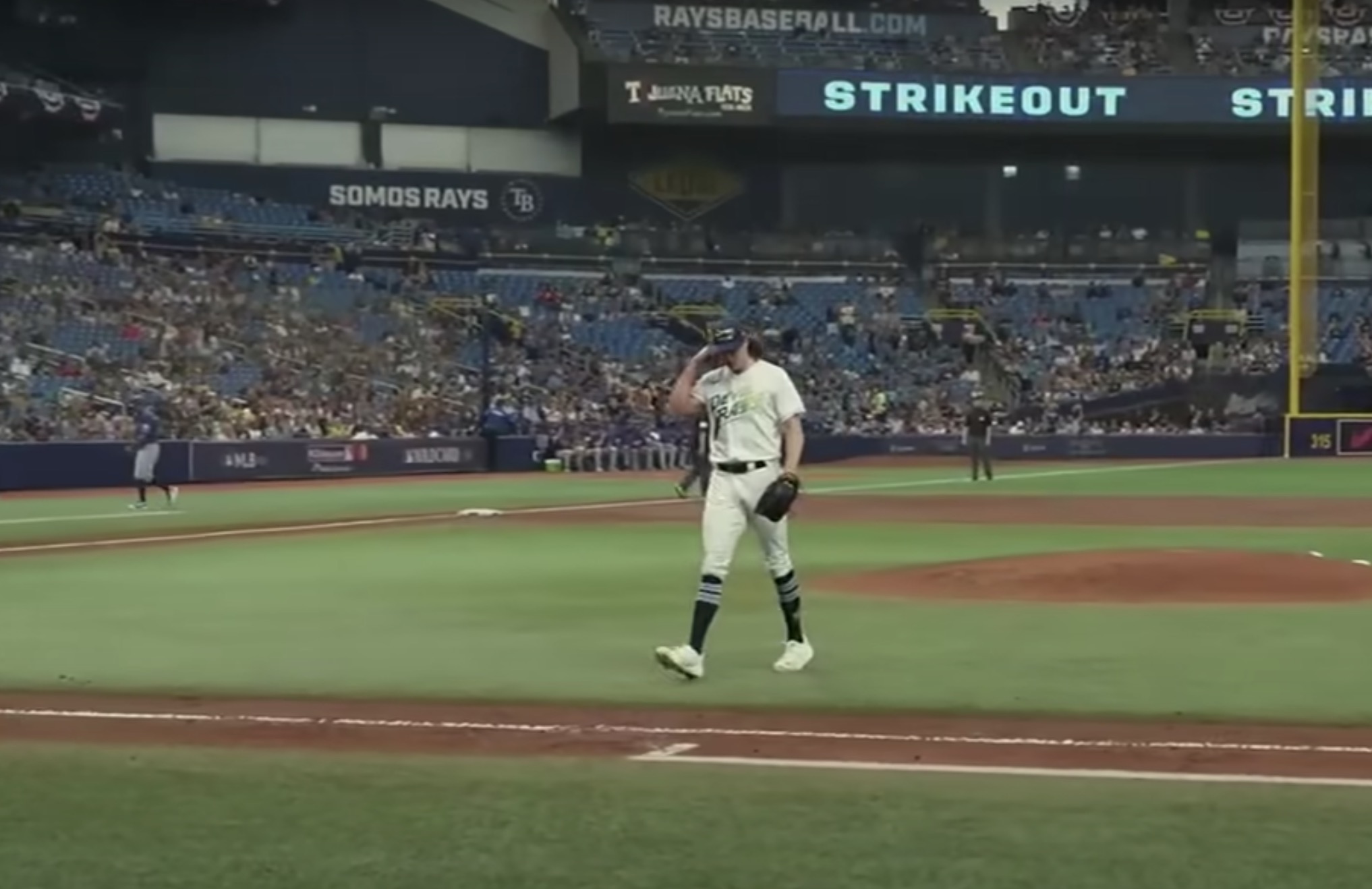 In Over 100 years, MLB Playoff Game Sees Lowest Attendance Chicks On